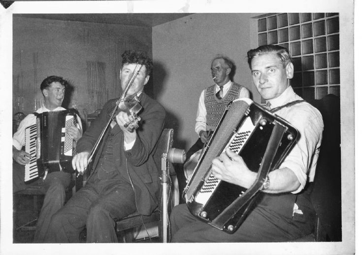 Can anyone name the band?