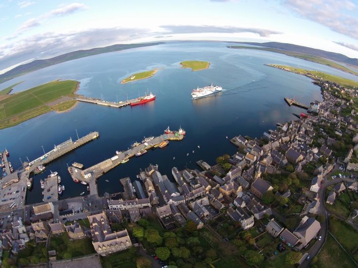Hamnavoe coming in, from the air